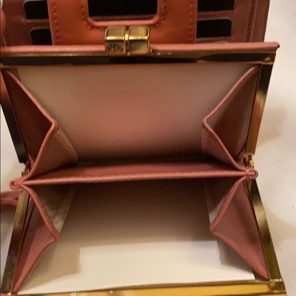 CHANEL VTG PINK CHOCOLATE BAR WRISTLET WALLET BAG BARBIECORE ⭐️⭐️⭐️⭐️⭐️ - Picture 12 of 15